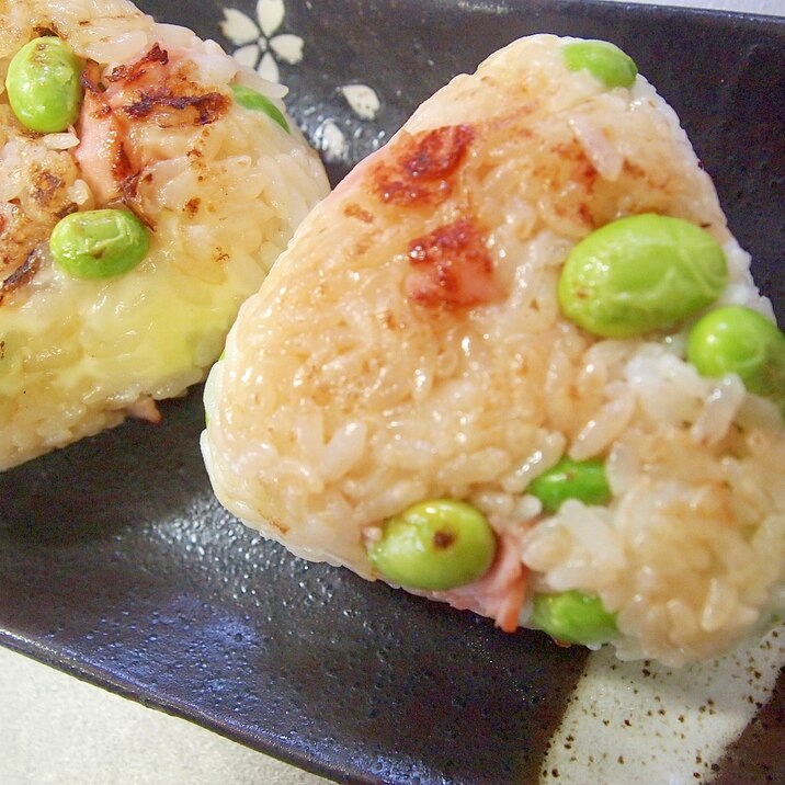 チーズと枝豆の焼きおにぎり